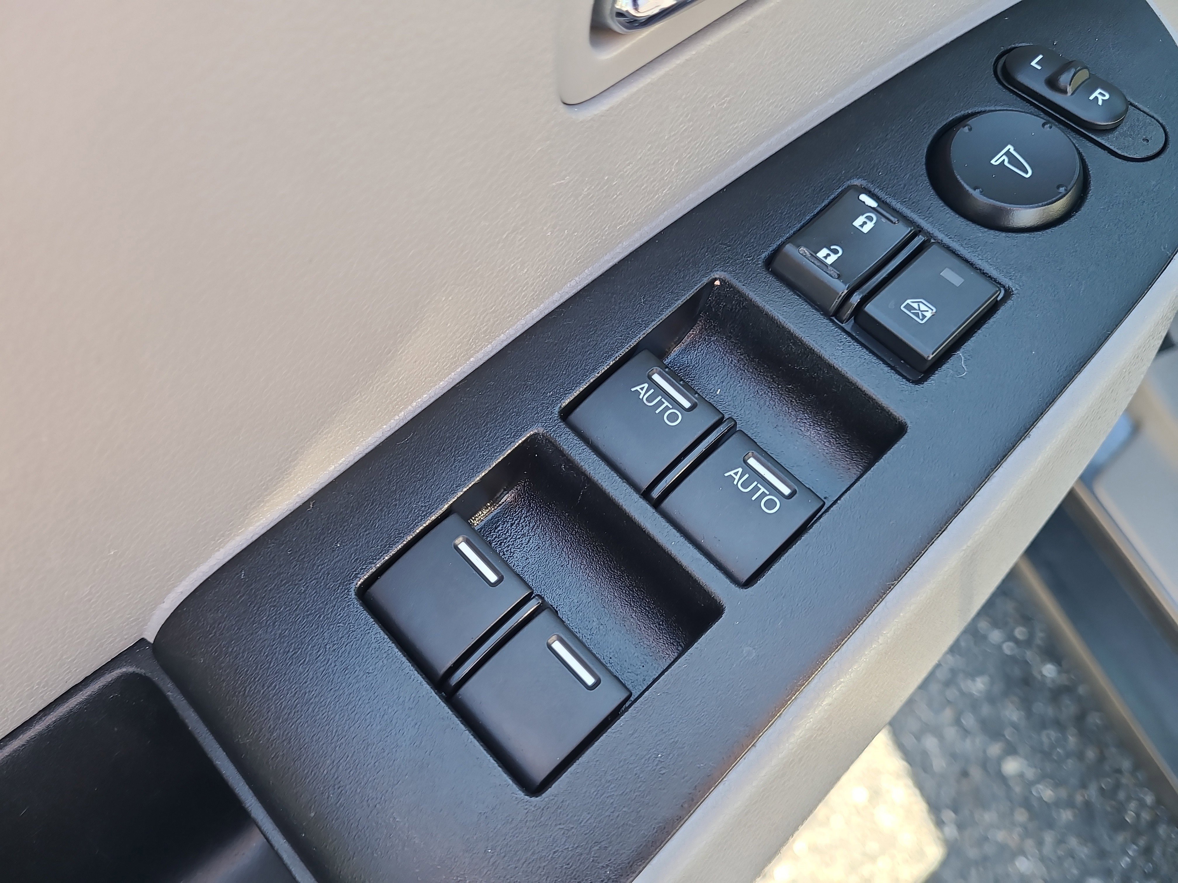 Used 2014 Honda Odyssey EX-L image 18