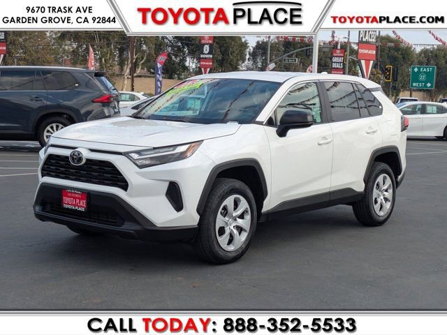 Used 2024 Toyota RAV4 LE video 1