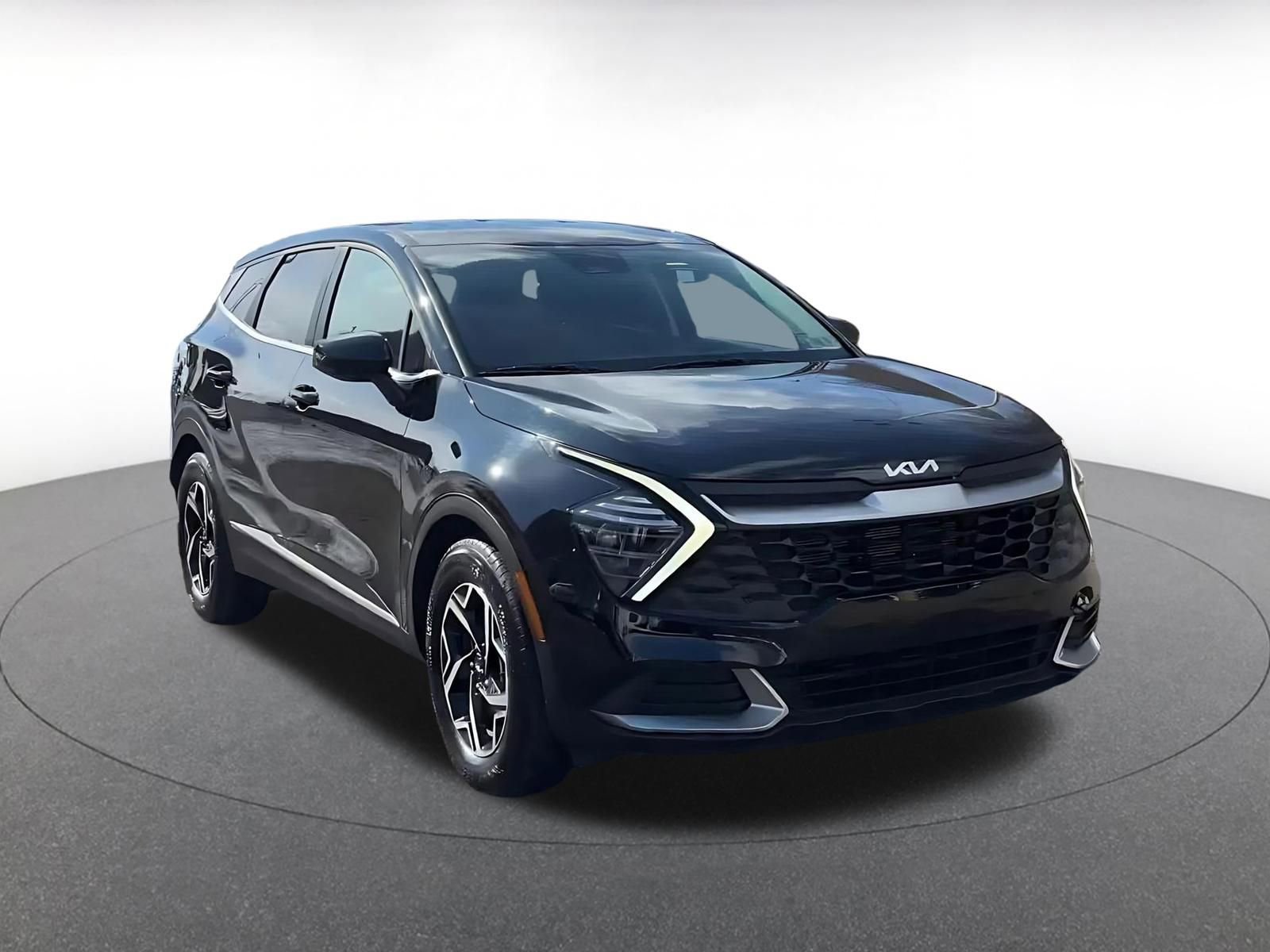 Used 2025 Kia Sportage LX image 3