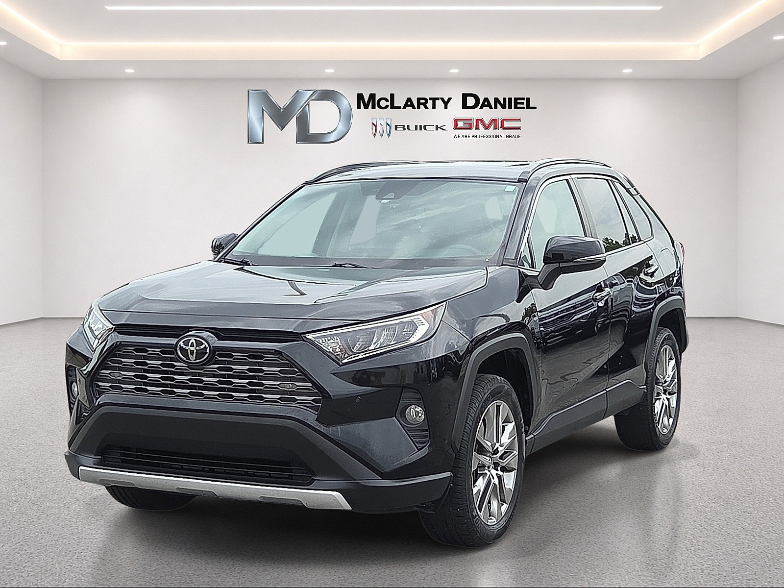 Used 2019 Toyota RAV4 Limited FWD image 3