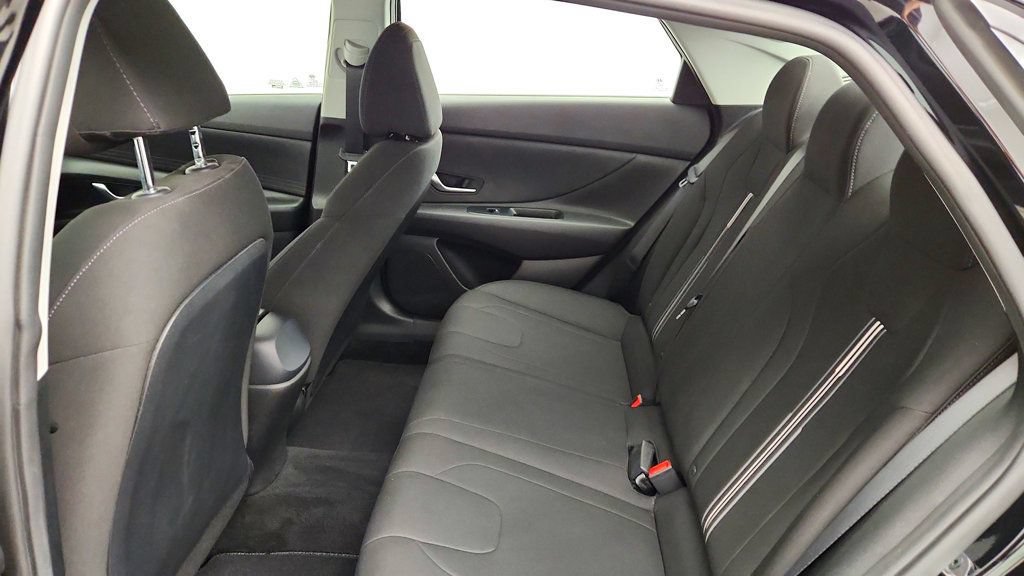 Used 2022 Hyundai Elantra SEL w/ Cargo Package FWD image 19