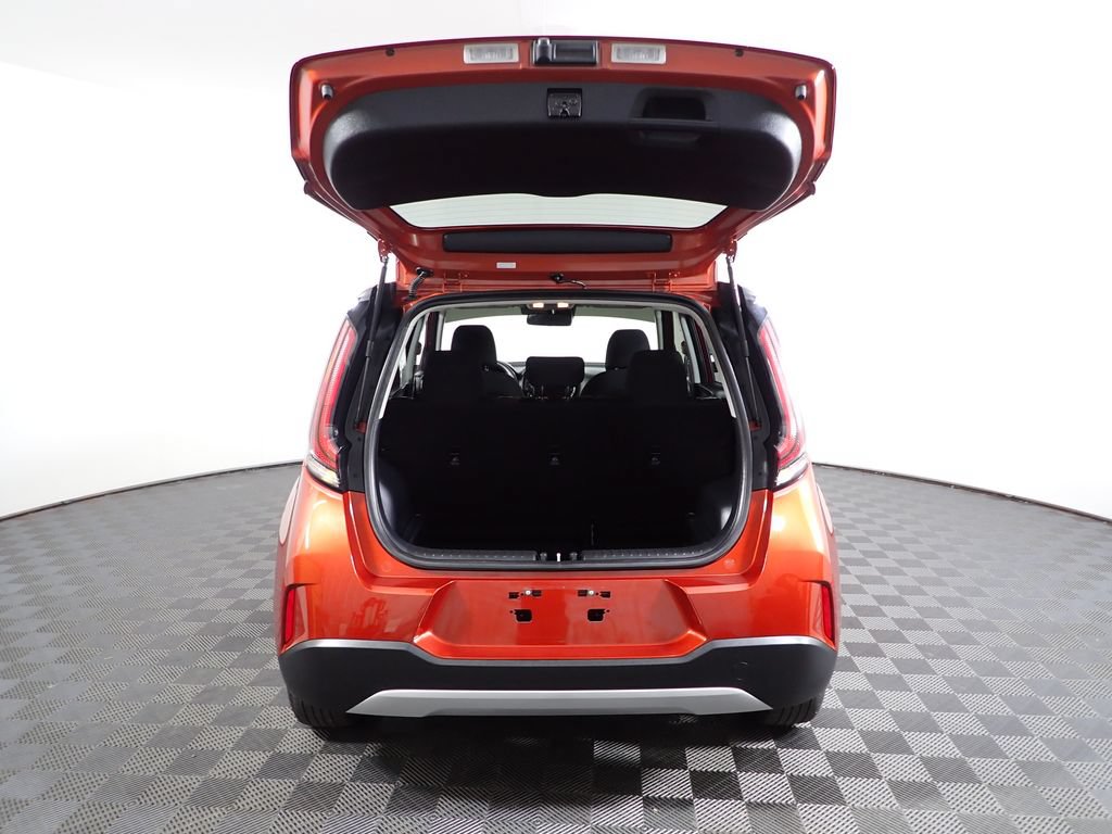 Used 2025 Kia Soul LX FWD image 13