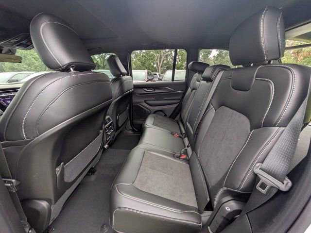 New 2025 Jeep Grand Cherokee Altitude image 13