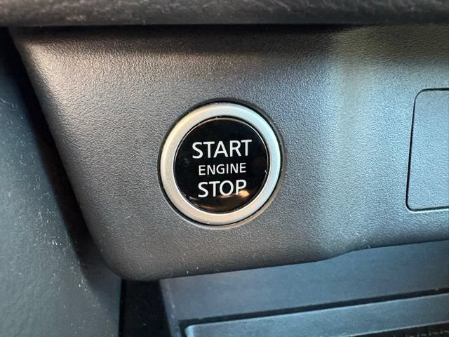 Used 2023 Nissan Rogue SV AWD/4WD image 22