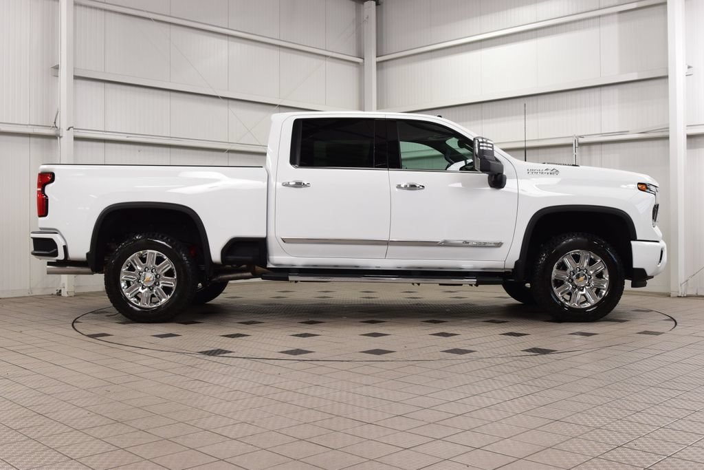 New 2026 Chevrolet Silverado 2500 High Country w/ High Country Premium Package AWD/4WD image 9