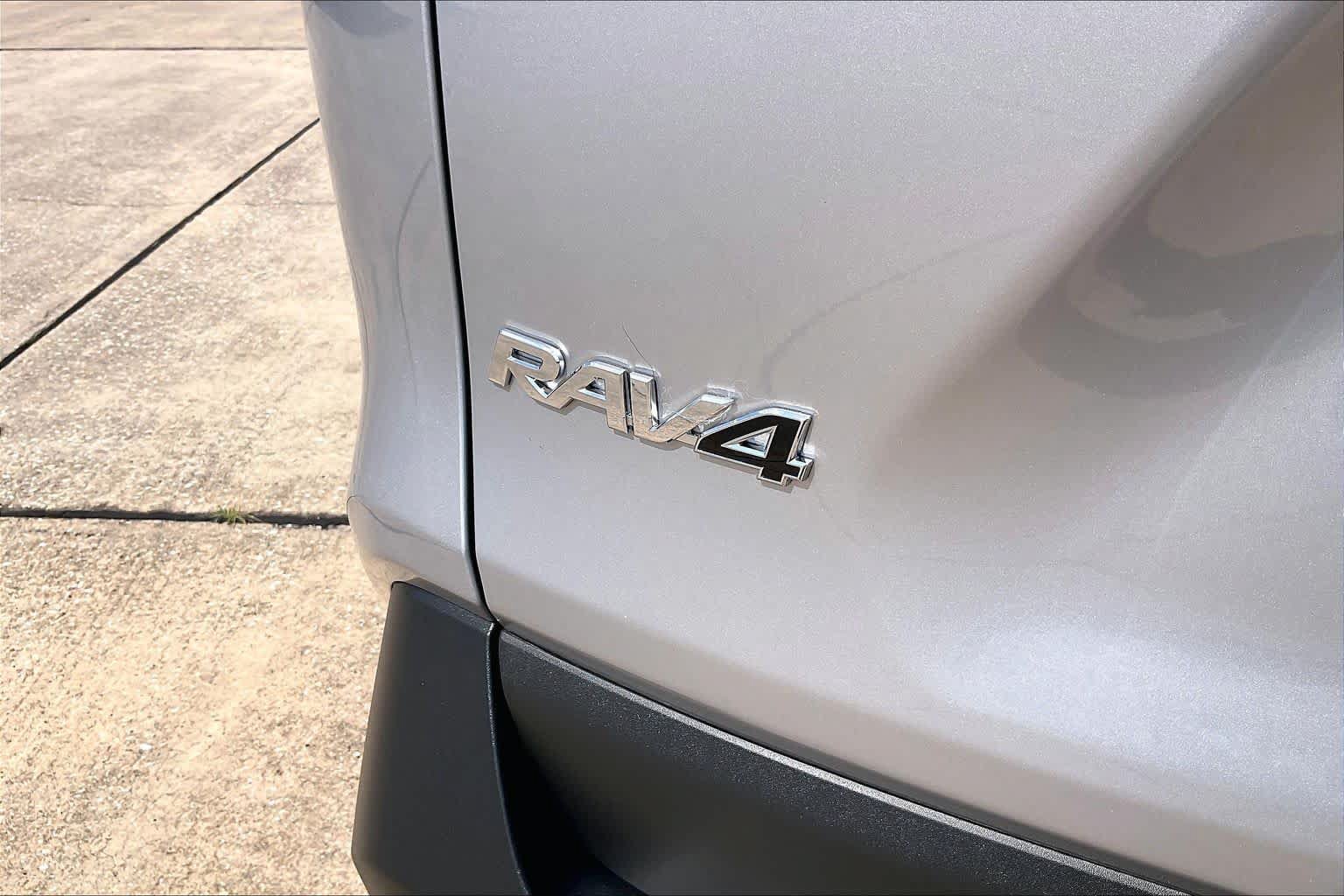 Used 2025 Toyota RAV4 XLE FWD image 10