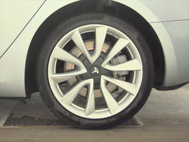 Used 2018 Tesla Model 3 Long Range RWD image 24