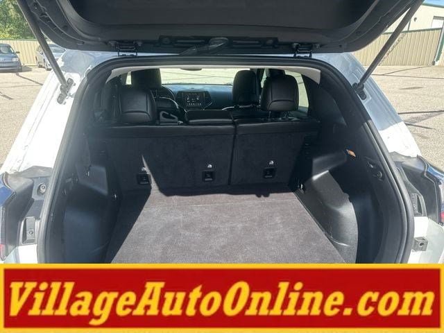 Used 2021 Jeep Cherokee Trailhawk w/ Trailer Tow Group AWD/4WD image 37