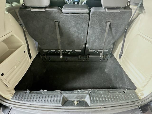 Used 2016 Chrysler Town & Country Touring-L image 30