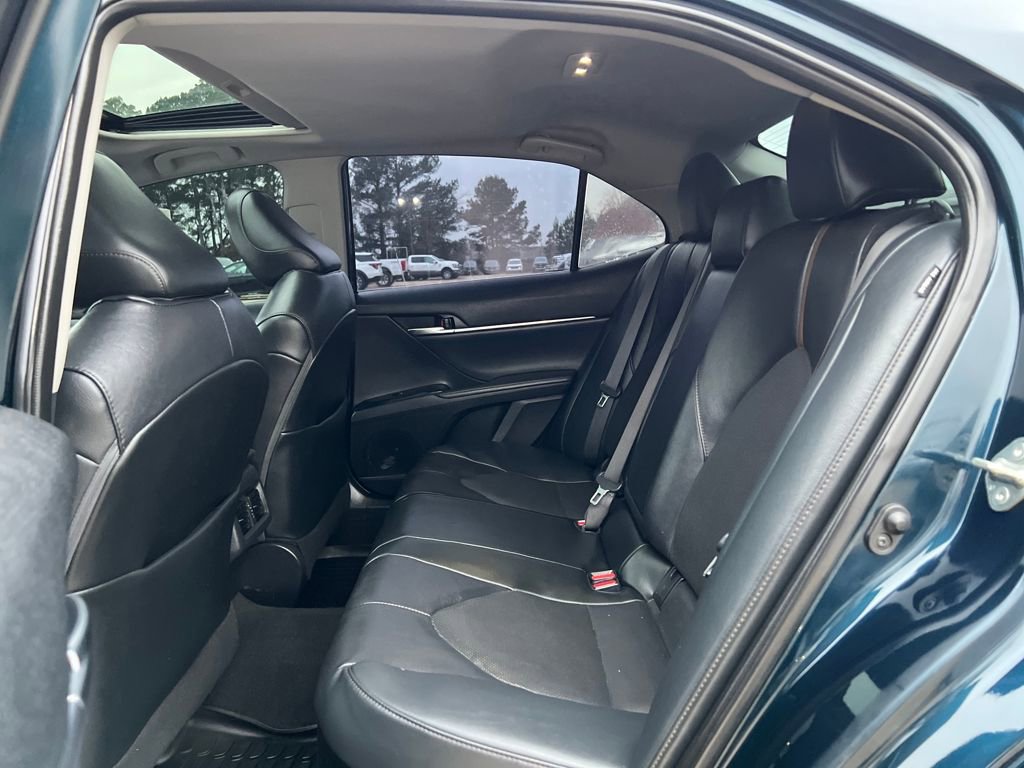 Used 2020 Toyota Camry XLE image 15