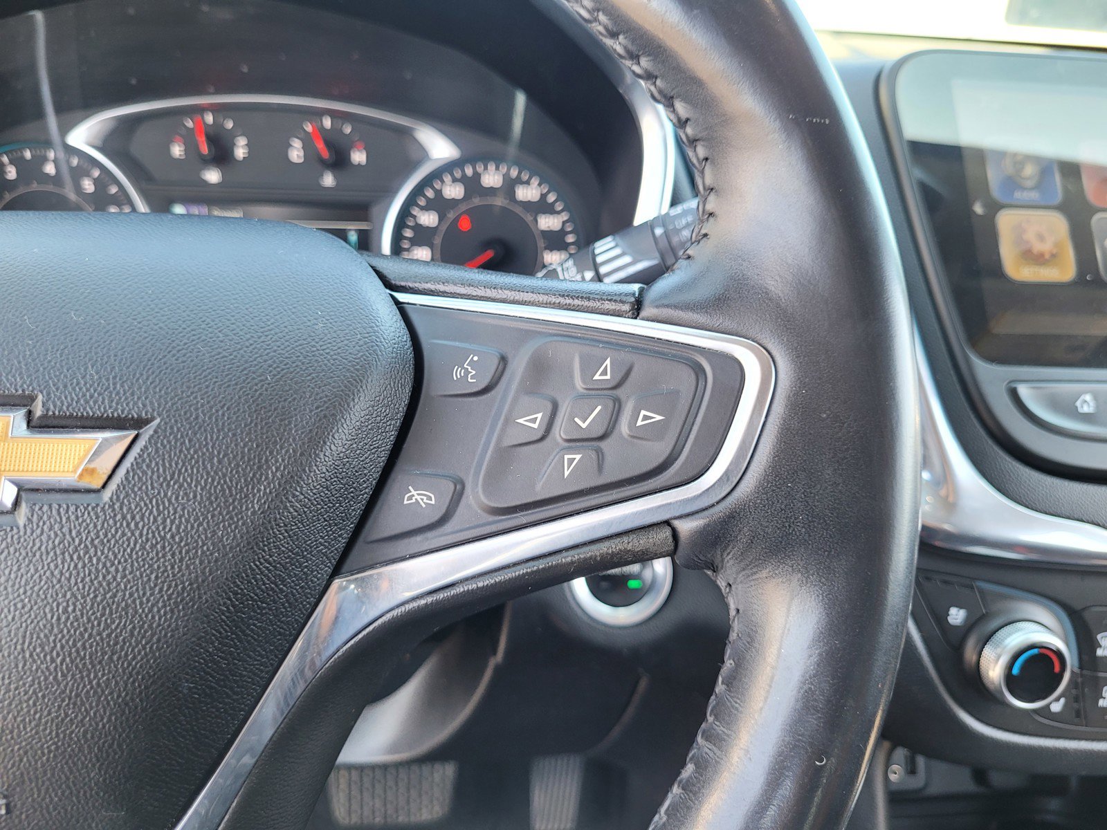 Used 2018 Chevrolet Equinox Premier AWD/4WD image 23