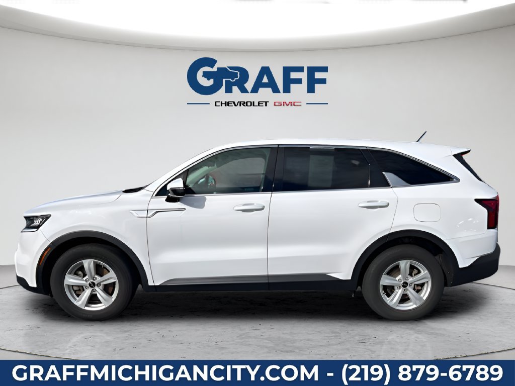 Used 2023 Kia Sorento LX FWD image 2