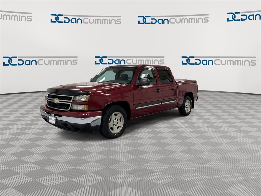 Used 2007 Chevrolet Silverado 1500 LT w/ Crew Cab Value Package image 4