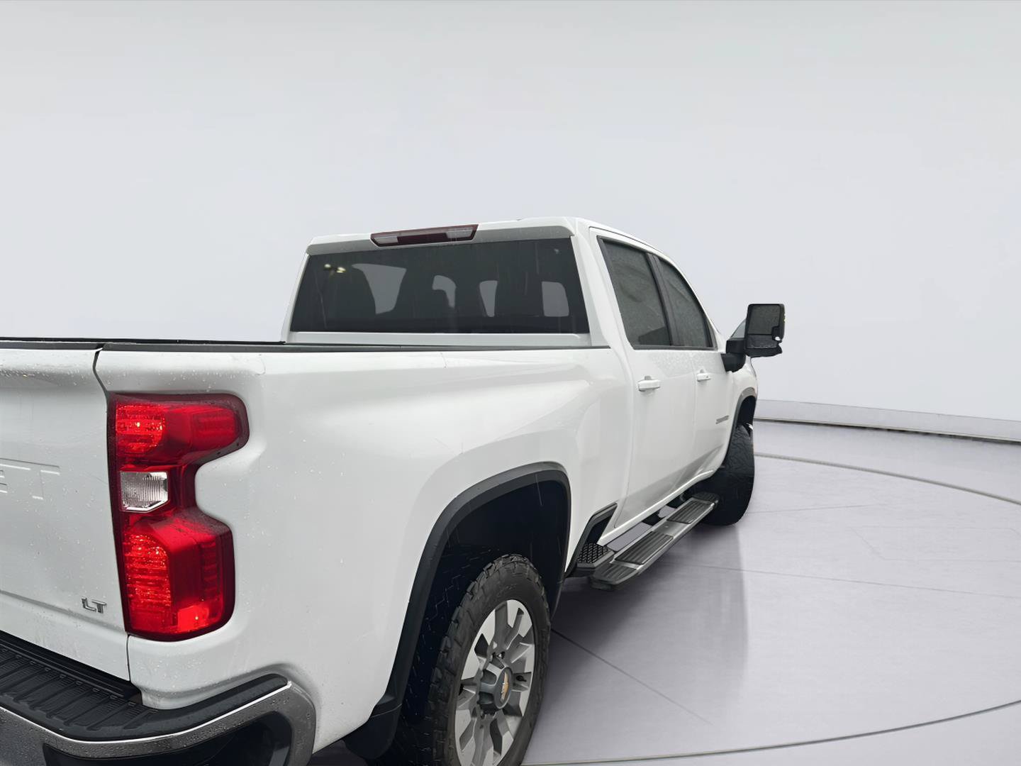 Used 2024 Chevrolet Silverado 2500 LT AWD/4WD image 2