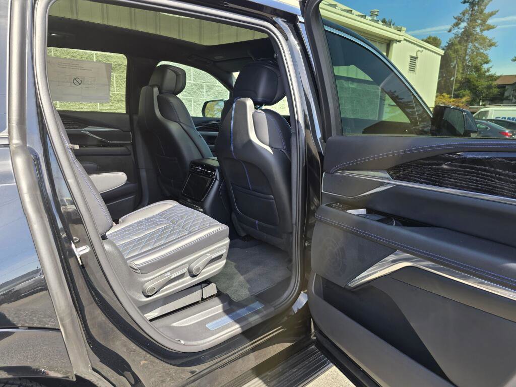 New 2025 Cadillac Escalade IQ Luxury 1 AWD/4WD image 22