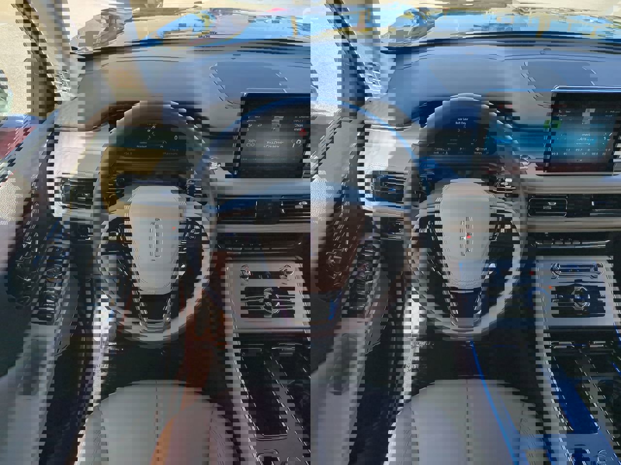 Certified 2023 Lincoln Aviator AWD w/ Class IV Trailer Tow Package image 16