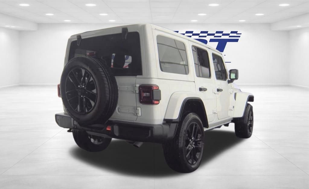 Used 2025 Jeep Wrangler Unlimited Sahara w/ Safety Group image 5