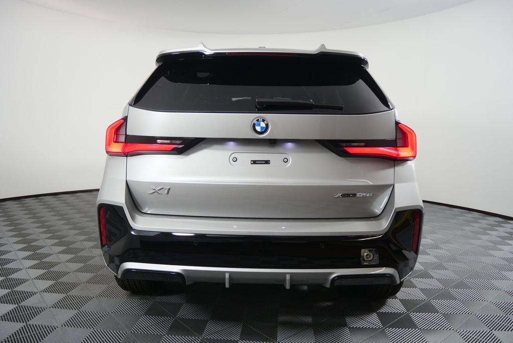 Used 2026 BMW X1 xDrive28i w/ Technology Package image 4