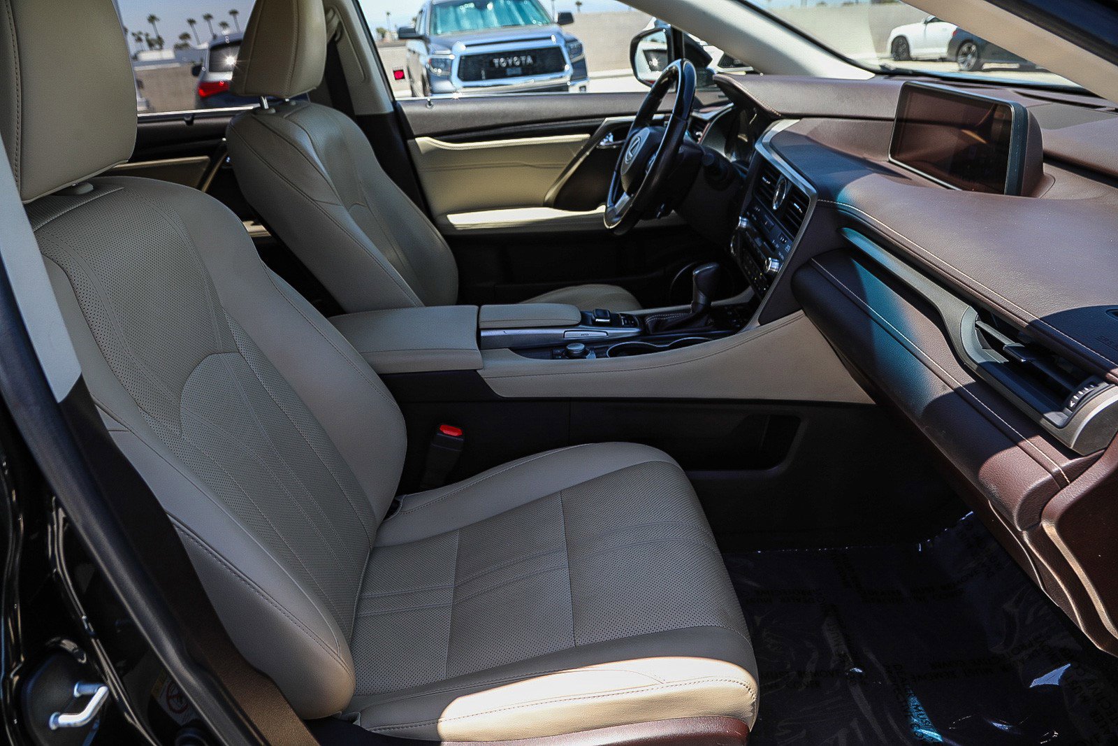 Used 2019 Lexus RX 450hL Luxury w/ Accessory Package AWD/4WD image 16