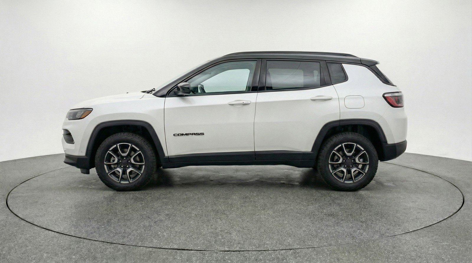 Used 2025 Jeep Compass Trailhawk AWD/4WD image 5