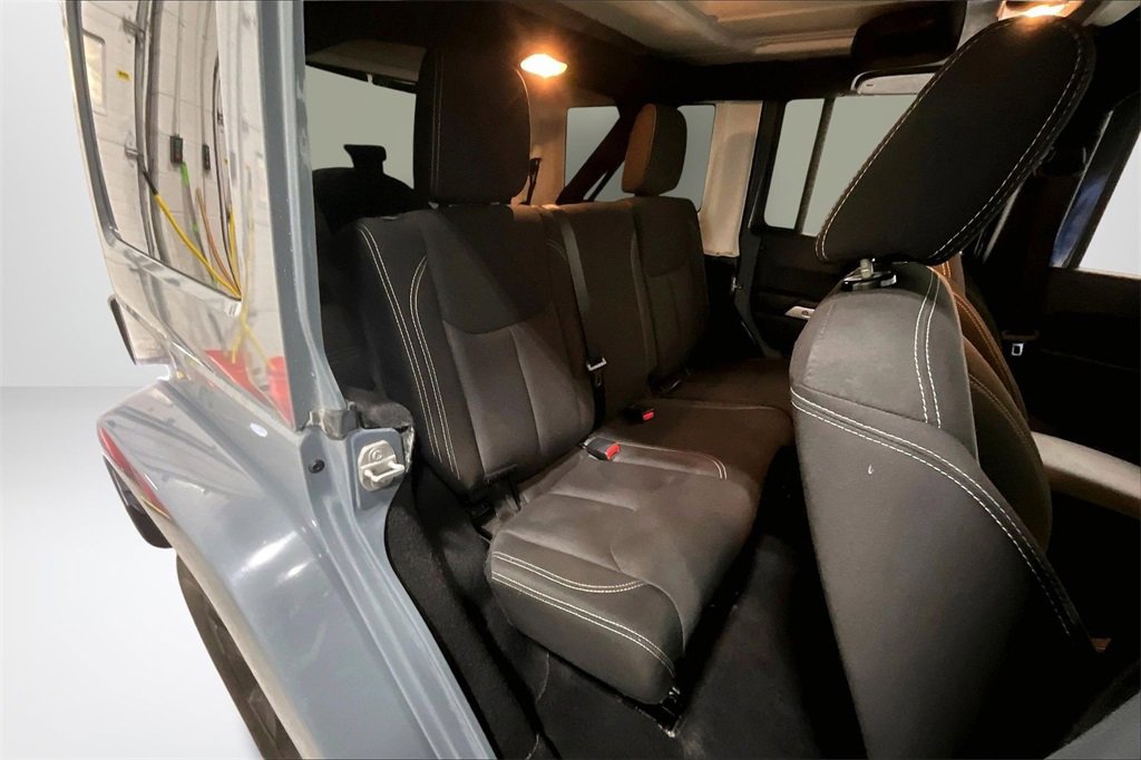 Used 2015 Jeep Wrangler Unlimited Sahara w/ Connectivity Group image 22