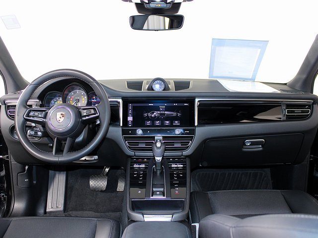 Used 2023 Porsche Macan image 13
