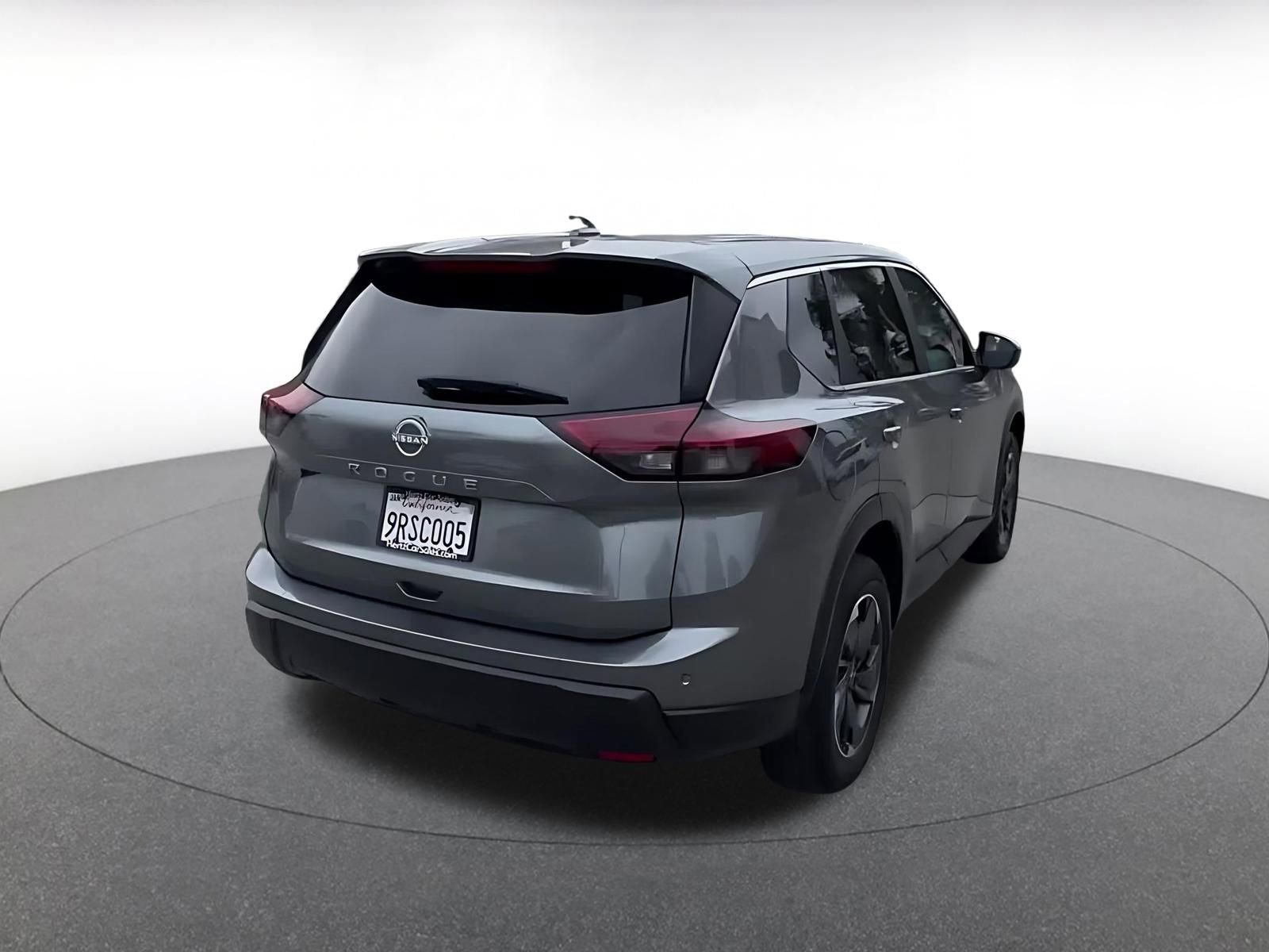 Used 2025 Nissan Rogue SV FWD image 14