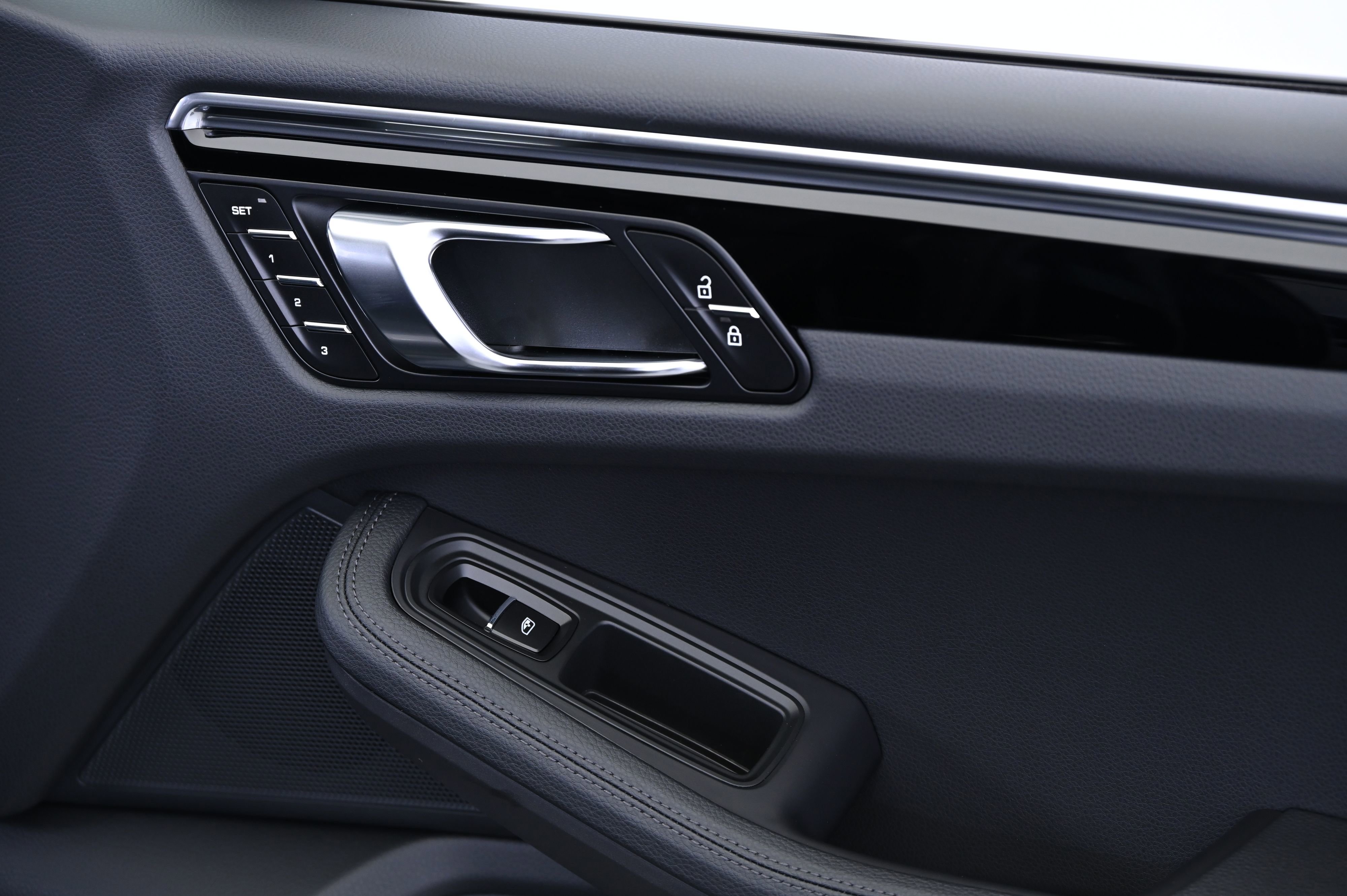 Certified 2025 Porsche Macan image 26