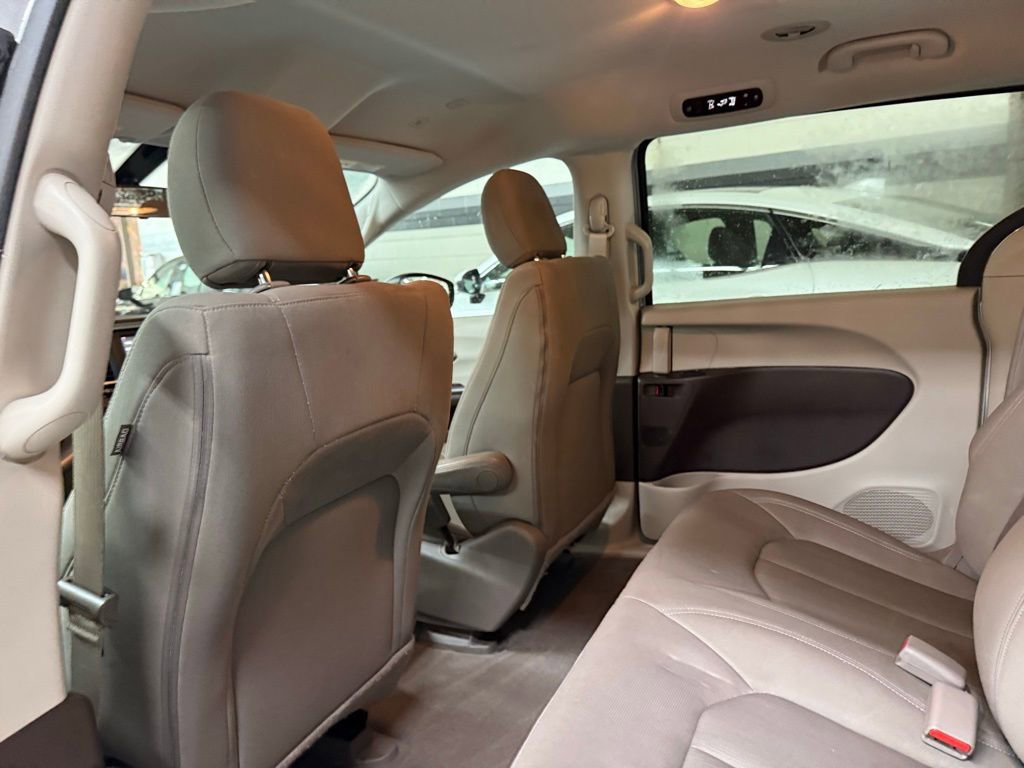 Used 2019 Chrysler Pacifica L image 16