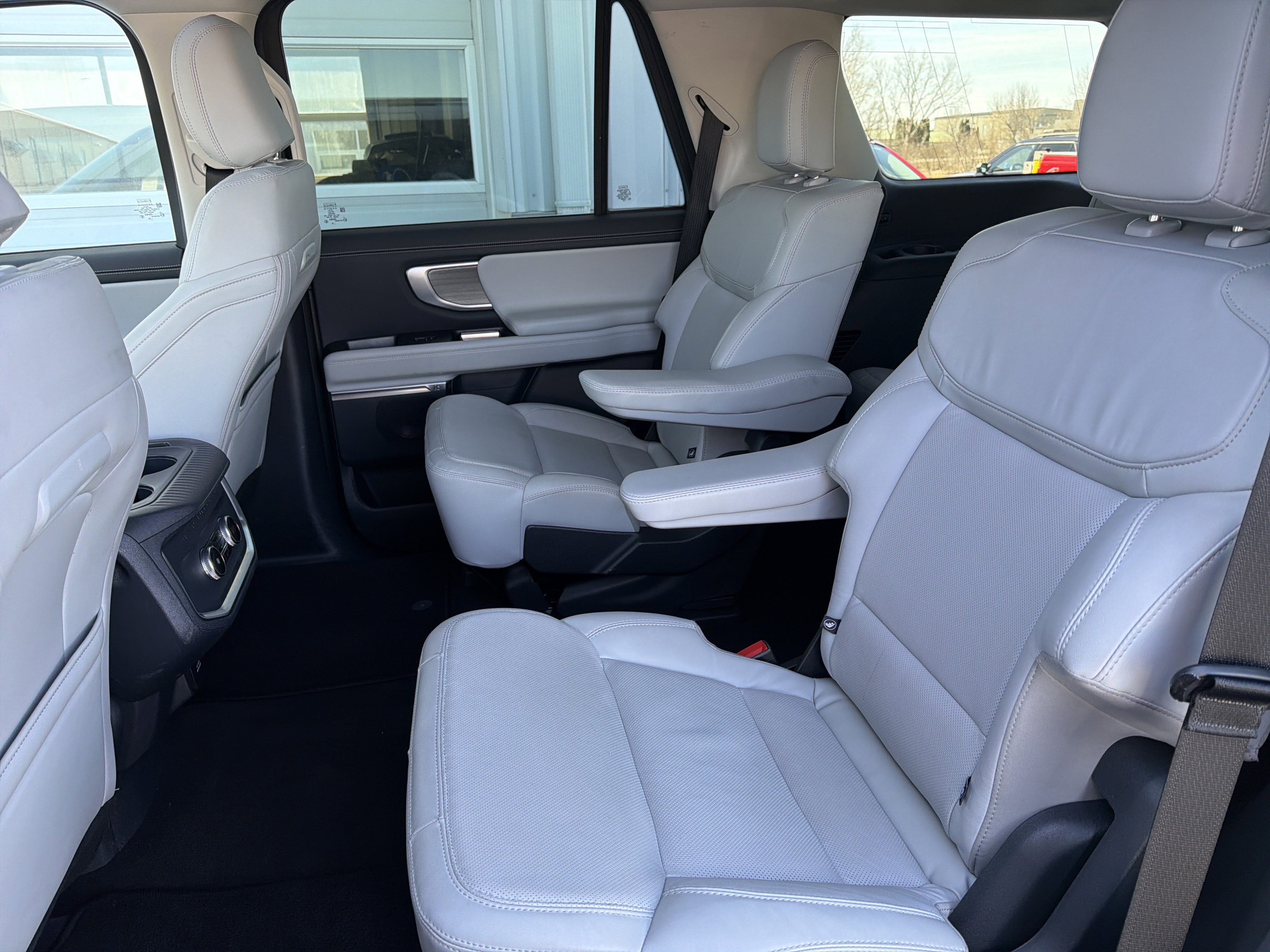 Certified 2025 Ford Expedition Platinum AWD/4WD image 28