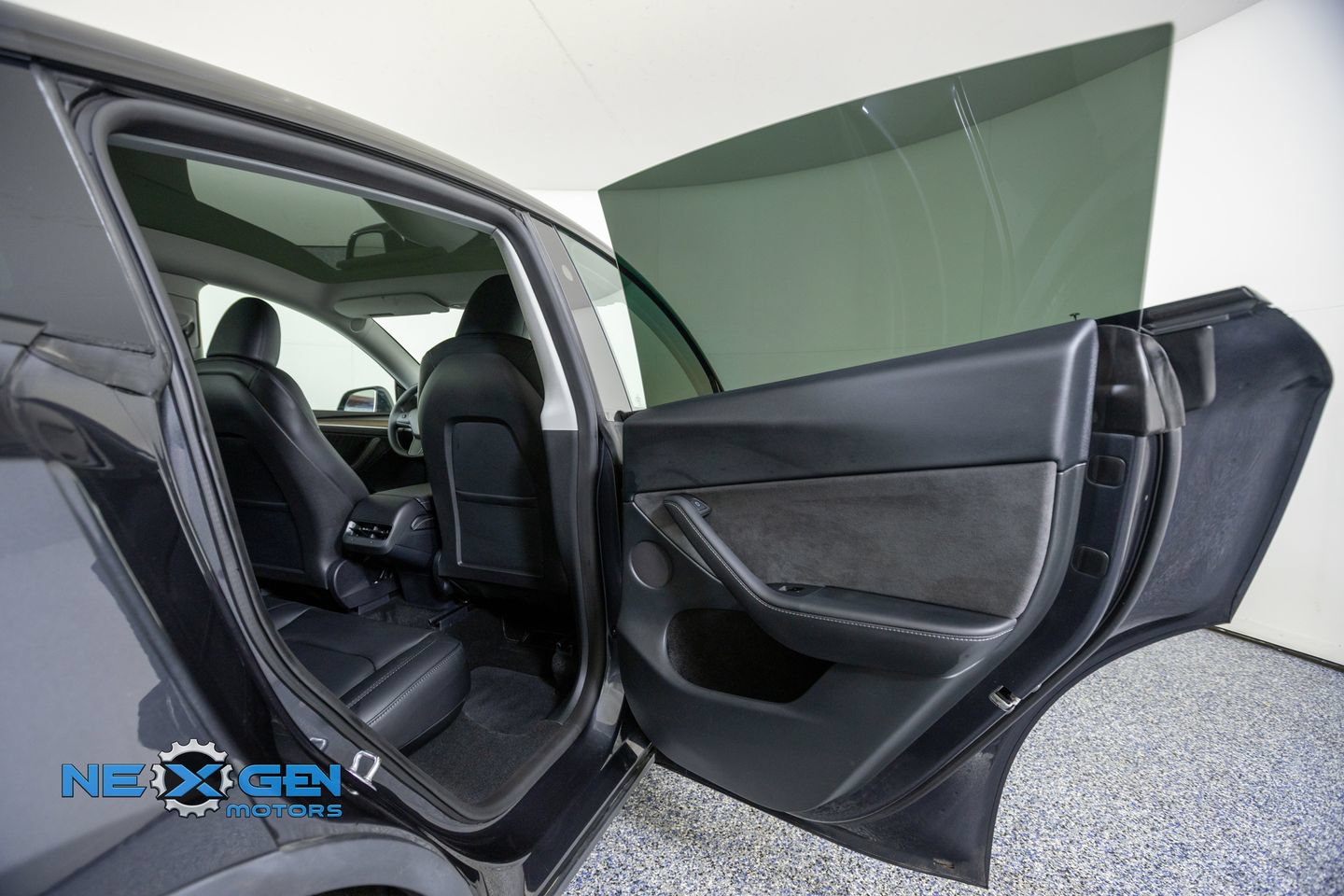 Used 2025 Tesla Model Y Performance AWD/4WD image 34