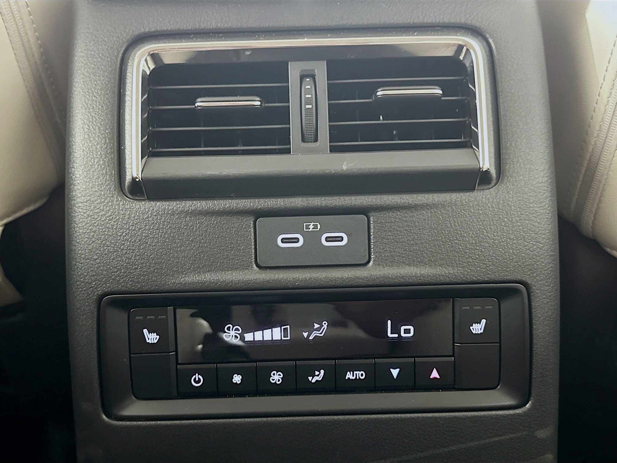 Used 2024 MAZDA CX-90 Plug-In Hybrid w/ Premium Plus AWD/4WD image 29