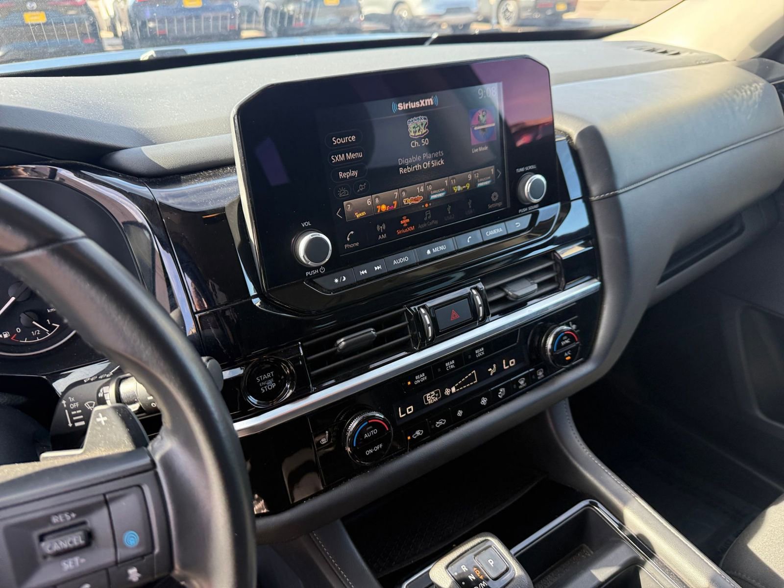 Used 2025 Nissan Pathfinder SV image 18