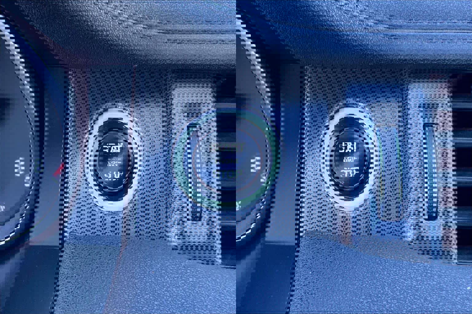 Used 2018 Land Rover Range Rover Evoque SE Premium image 32