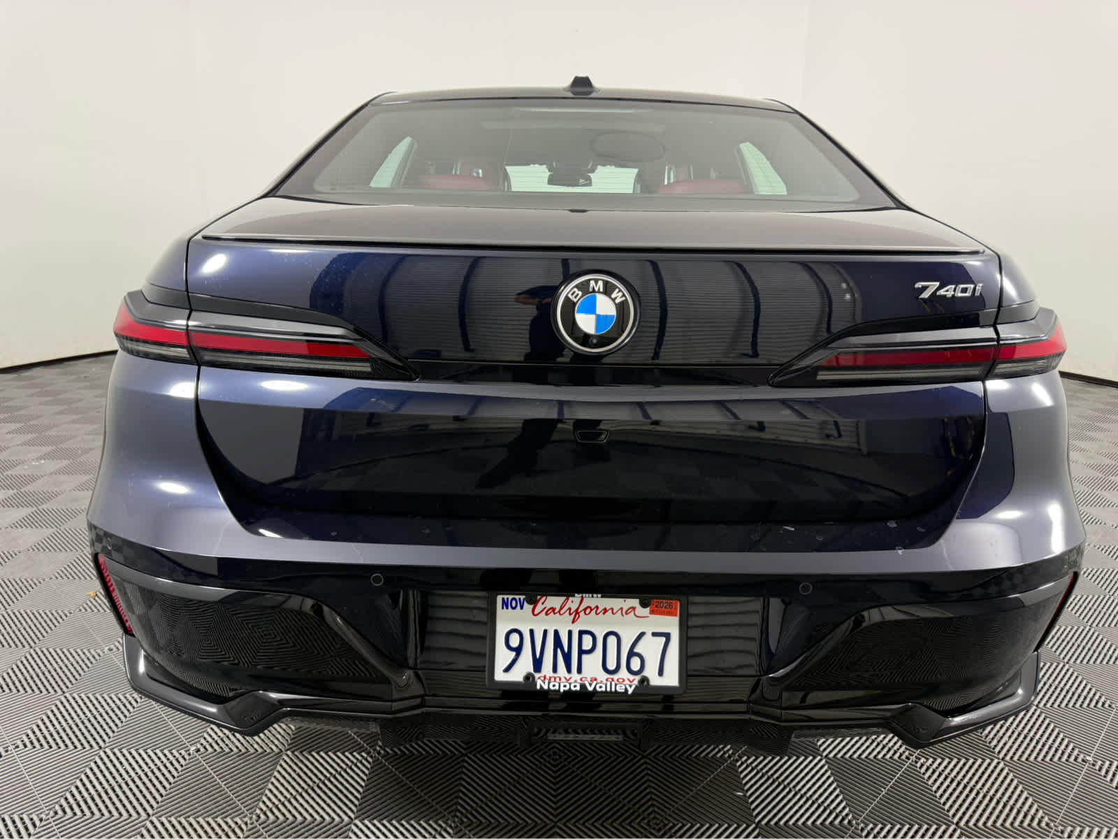 Certified 2025 BMW 740i w/ Premium Package RWD image 4