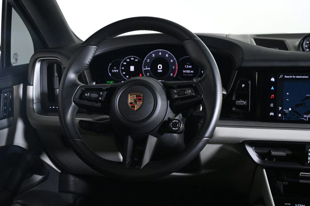 Certified 2025 Porsche Cayenne Coupe image 12