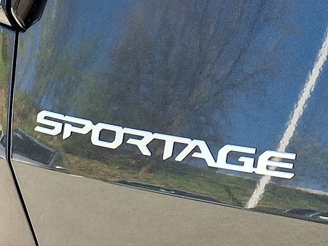 Used 2025 Kia Sportage EX image 30