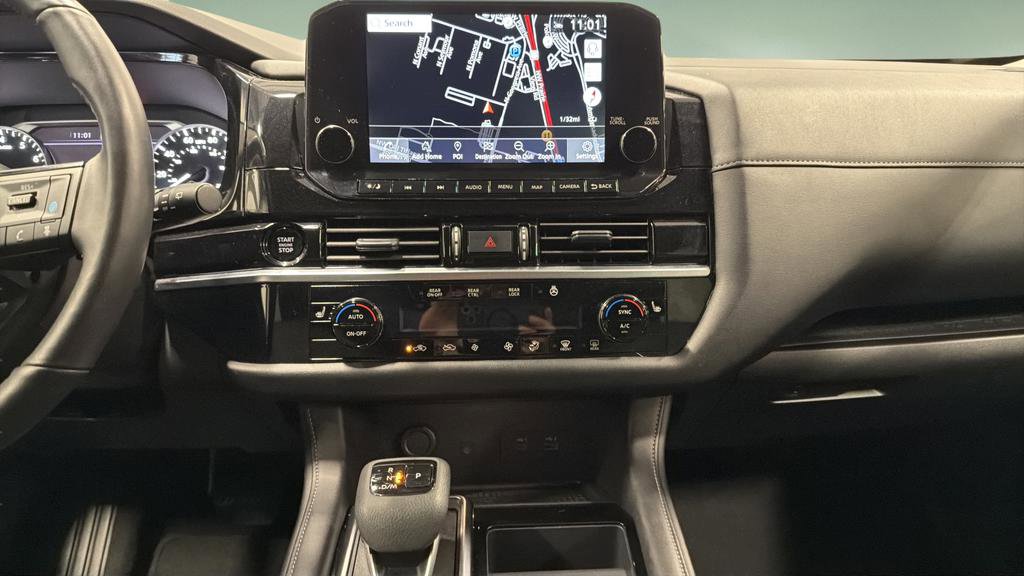 Certified 2025 Nissan Pathfinder SL image 8