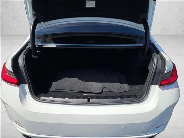 Used 2024 BMW 330e image 6