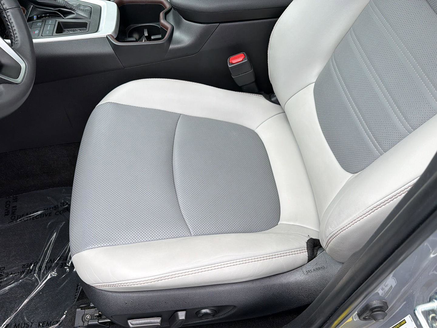 Used 2022 Toyota RAV4 Limited FWD image 31