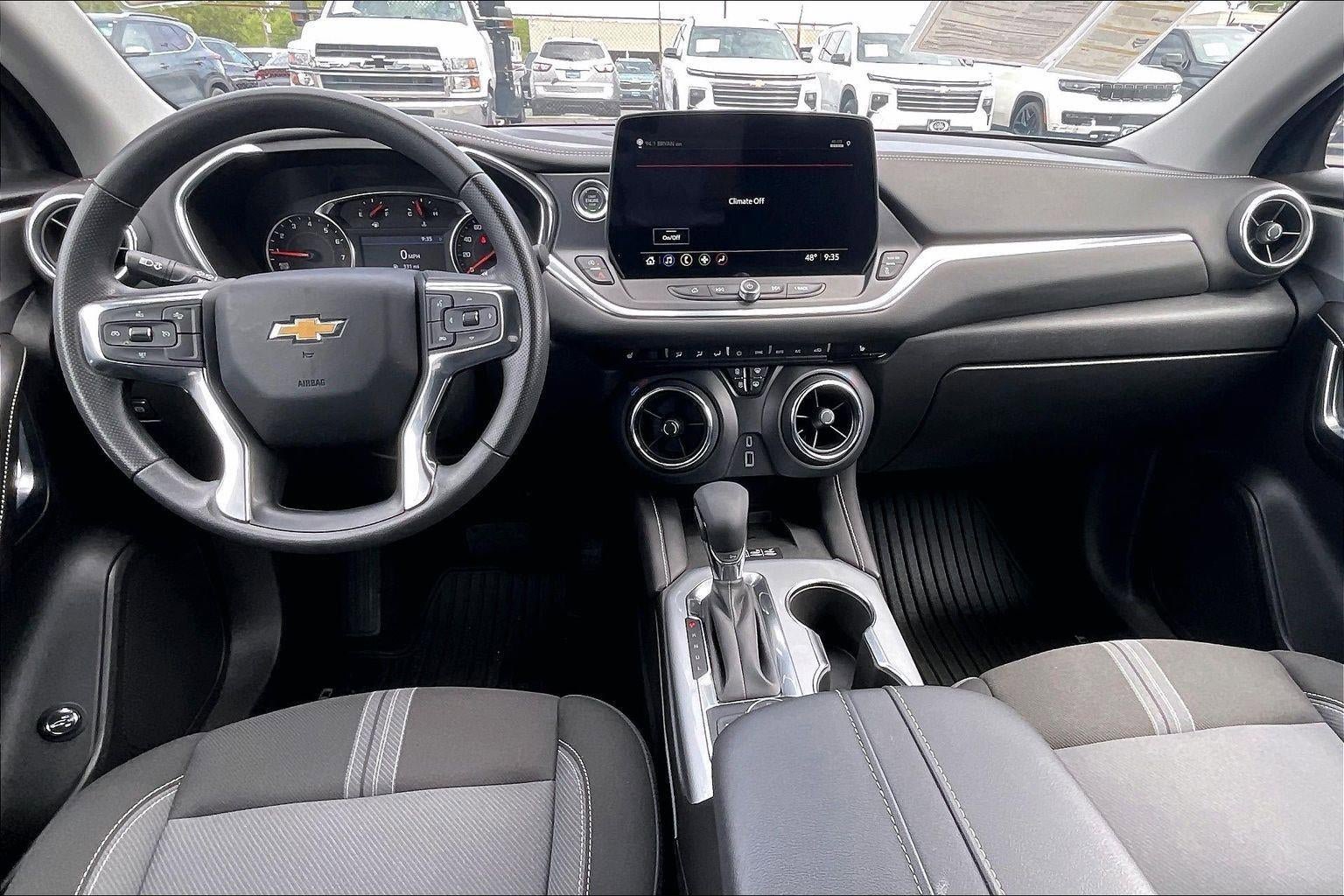 Used 2025 Chevrolet Blazer LT w/ Convenience Package AWD/4WD image 17
