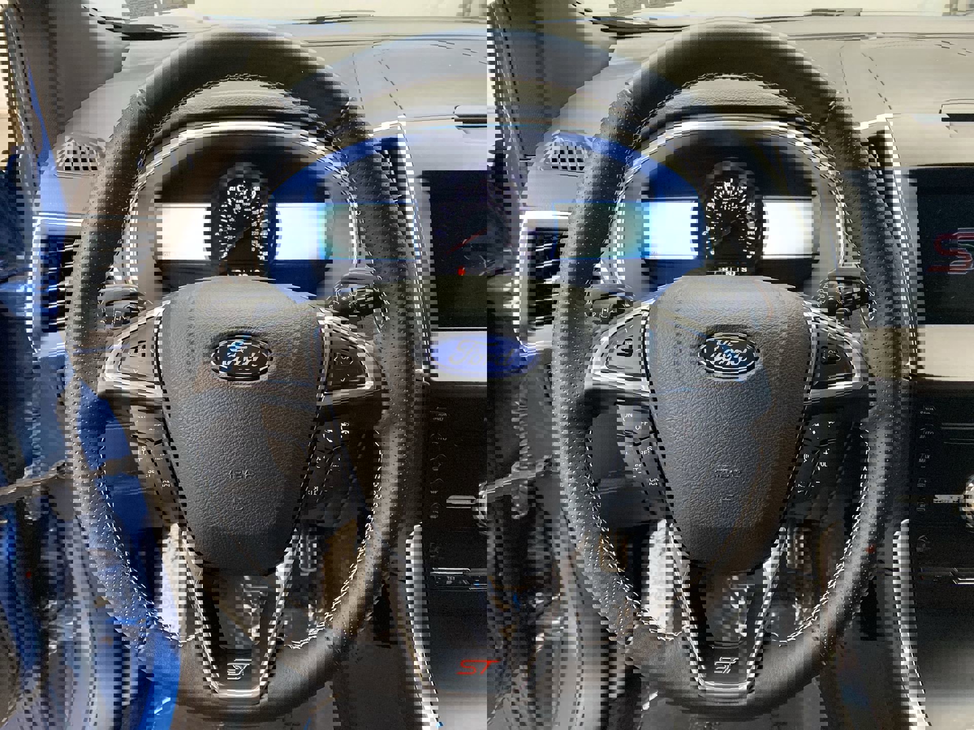 Used 2019 Ford Edge ST w/ Cold Weather Package image 12