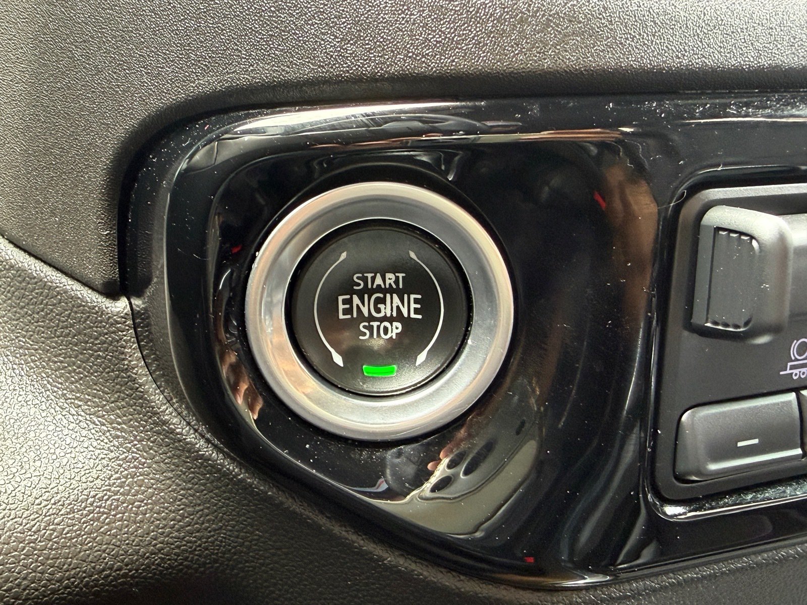 Used 2023 Chevrolet Silverado 1500 High Country AWD/4WD image 27
