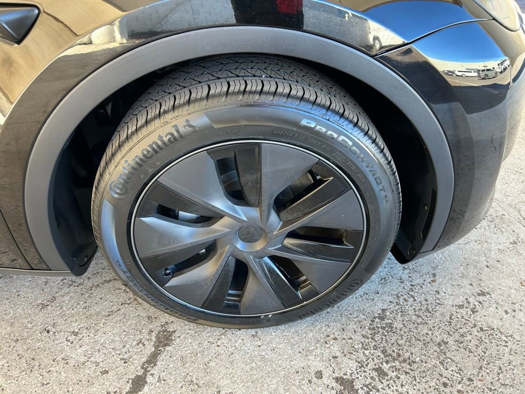 Used 2025 Tesla Model Y Long Range image 12