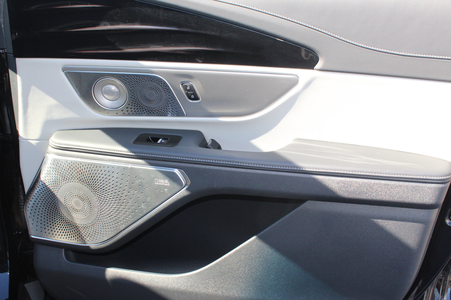 Used 2024 Lincoln Nautilus Reserve w/ Equipment Group 203A image 34