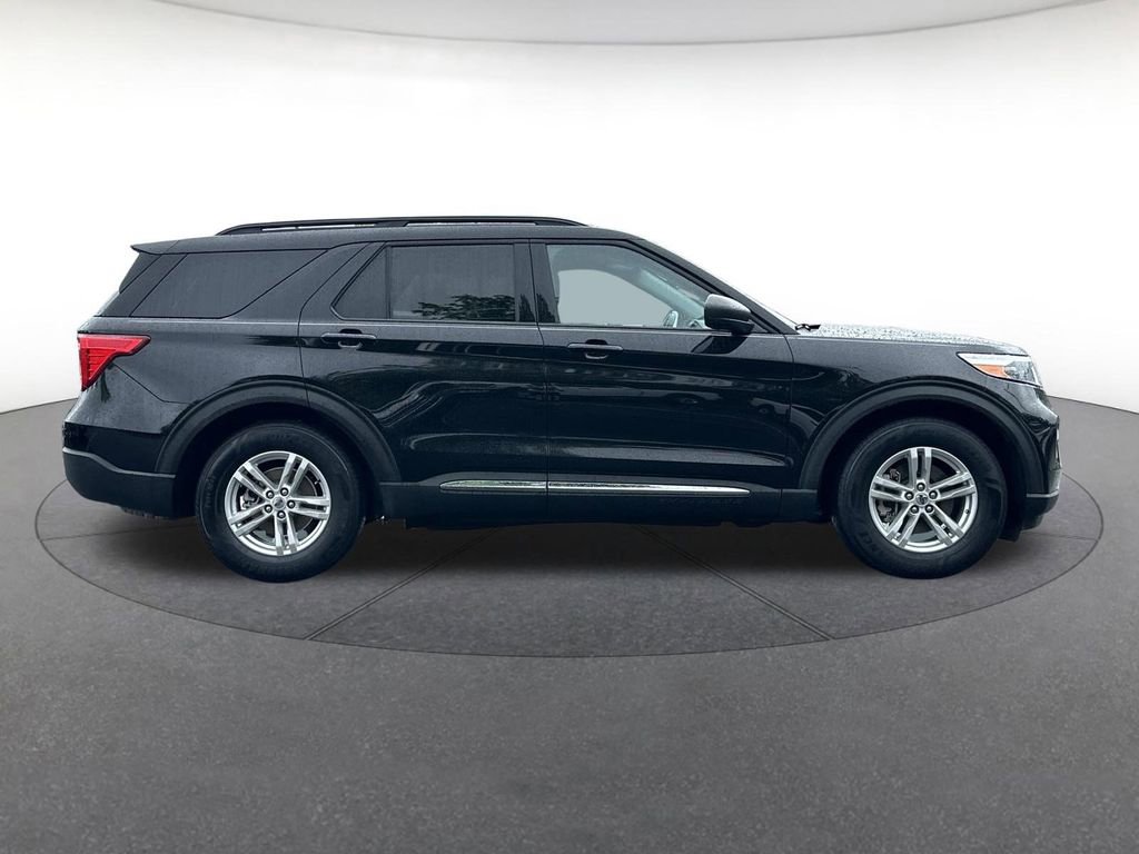 Used 2022 Ford Explorer XLT w/ Equipment Group 202A RWD image 7