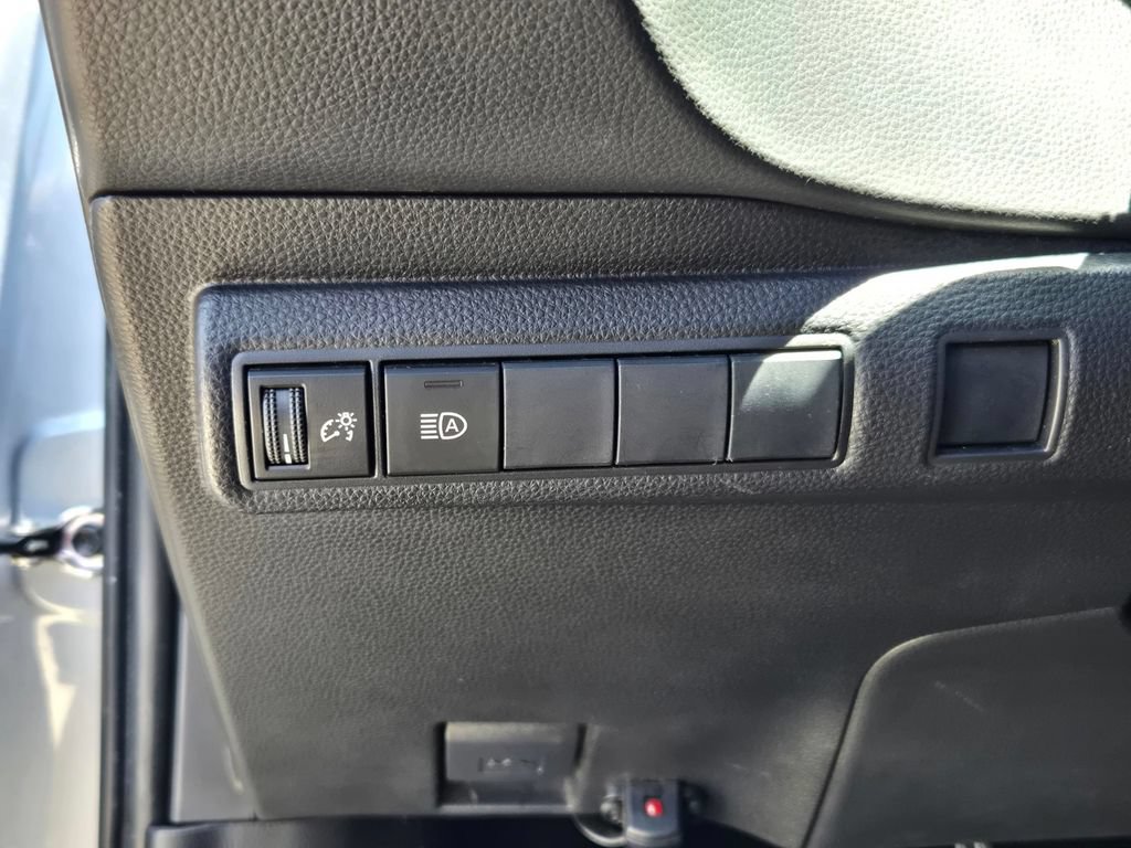 Used 2021 Toyota Corolla SE w/ Carpet Mat Package (TMS) FWD image 17