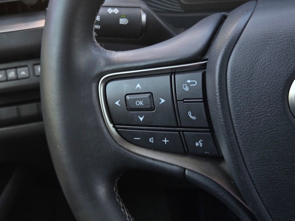 Used 2022 Lexus UX 200 w/ Accessory Package (Z2) FWD image 23