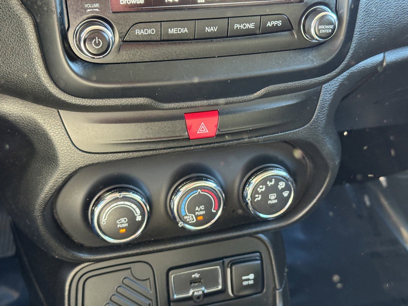 Used 2016 Jeep Renegade Latitude image 20