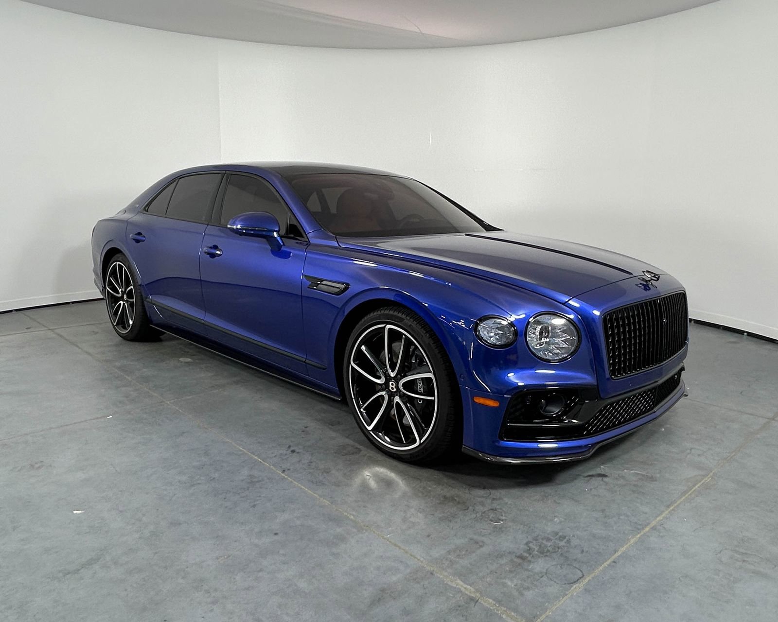 Used 2024 Bentley Flying Spur V8 AWD/4WD image 1